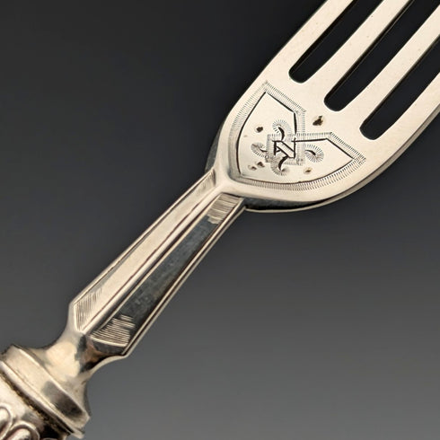 1906年 英国アンティーク 彫刻白蝶貝ハンドル 純銀ブレード デザートカトラリー6ペア  William Hutton 木箱入り